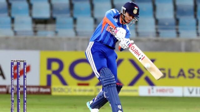Smriti Mandhana Doesn’t Need to Copy Harmanpreet Kaur, Says Anjum Chopra Smriti Mandhana Doesn't Need to Copy Harmanpreet Kaur, Says Anjum Chopra